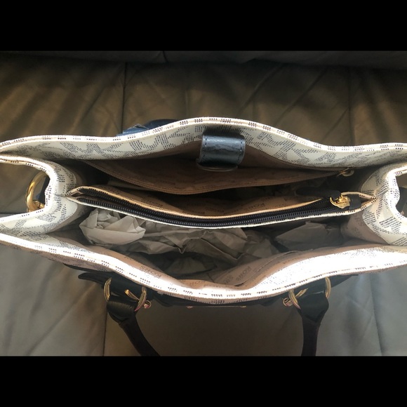 Michael Kors Hamilton - Picture 3 of 6